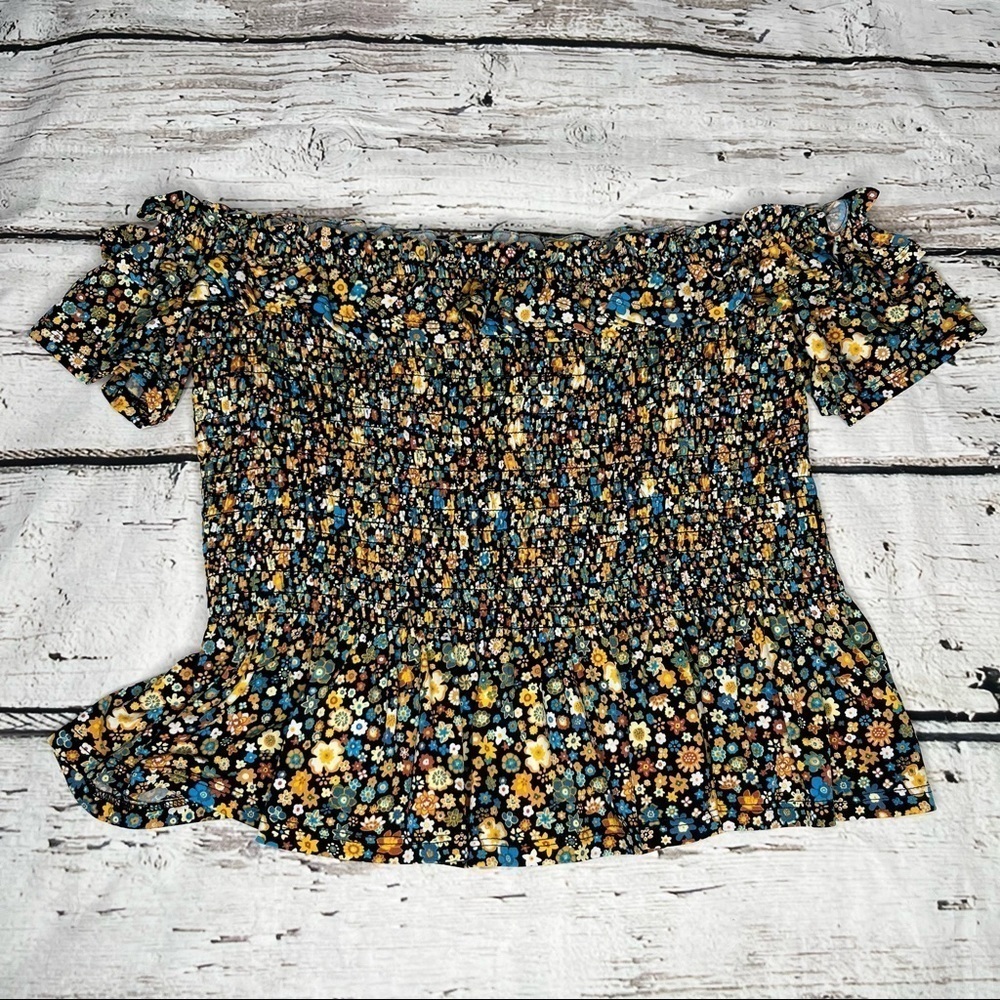 BCBGeneration Smocked Floral Print Top Size L - Picture 9 of 9